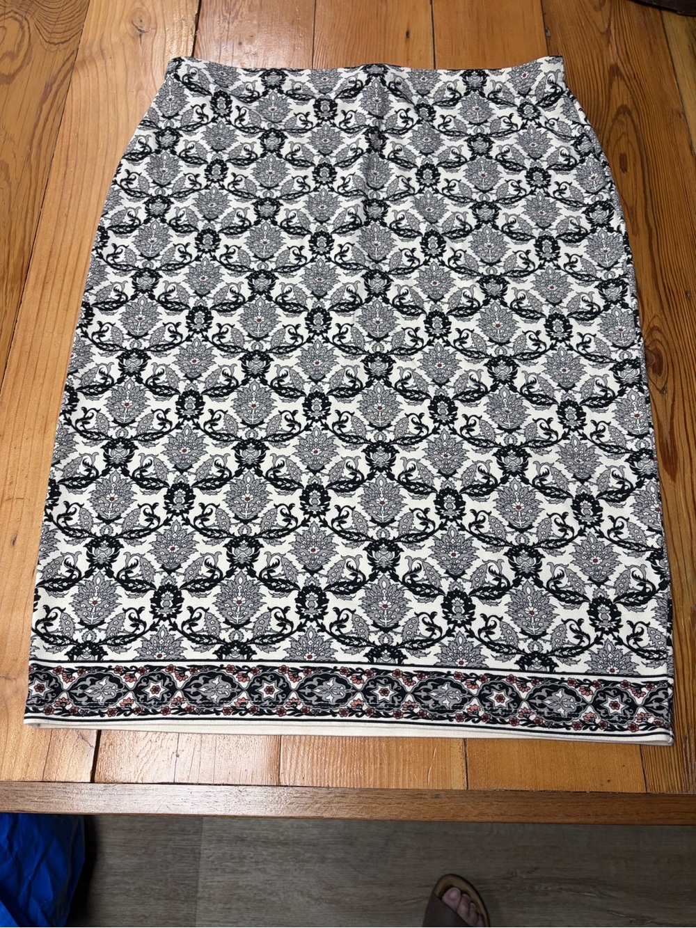 Black and White Printed Pencil Skirt